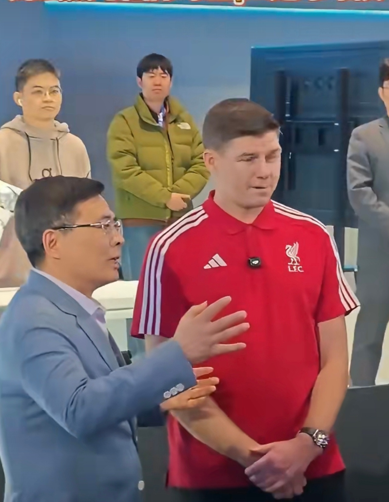 周云杰与国际球星pk足球球技 科技与体育的跨界对话，真是精彩。看到两位不同领域的