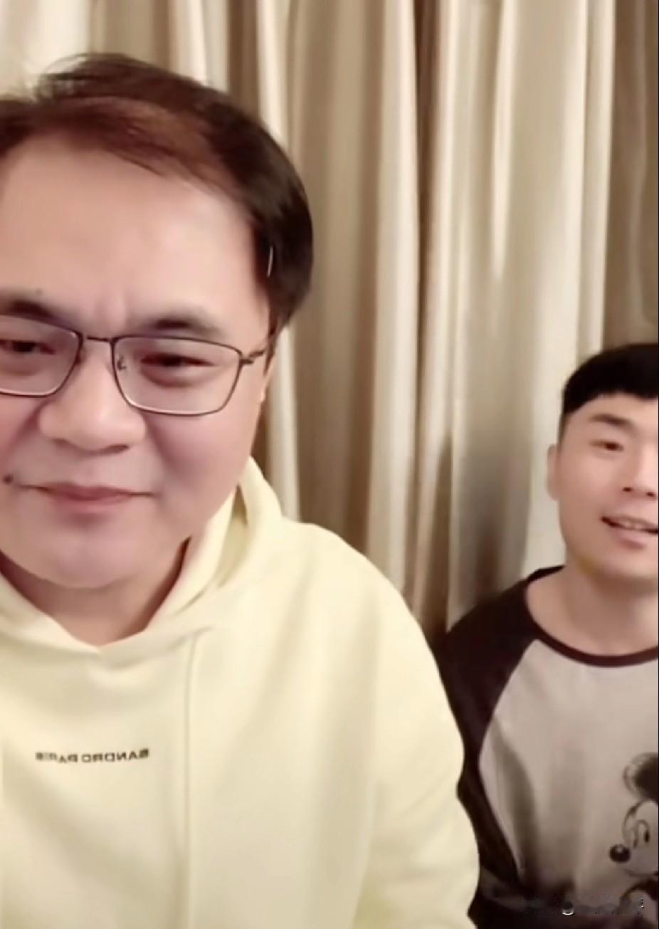 张九南现在也是郭老师的爱徒了，郭德纲26号的乌鲁木齐站和11月1号的上海站专场，