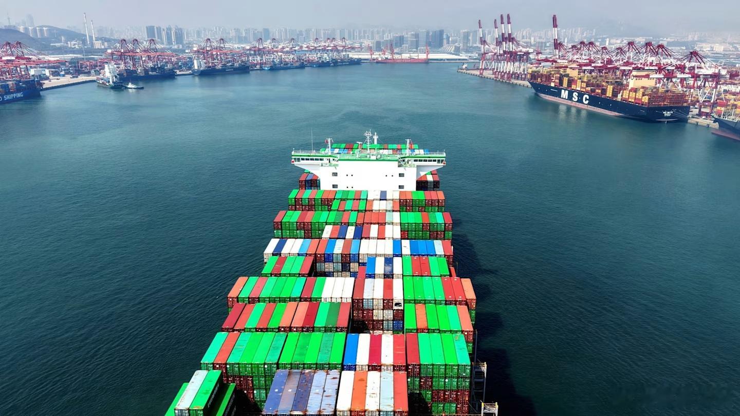 【全球失衡未必会导致贸易战】（金融时报）近二十年来，全球失衡程度轻微，几乎可以忽