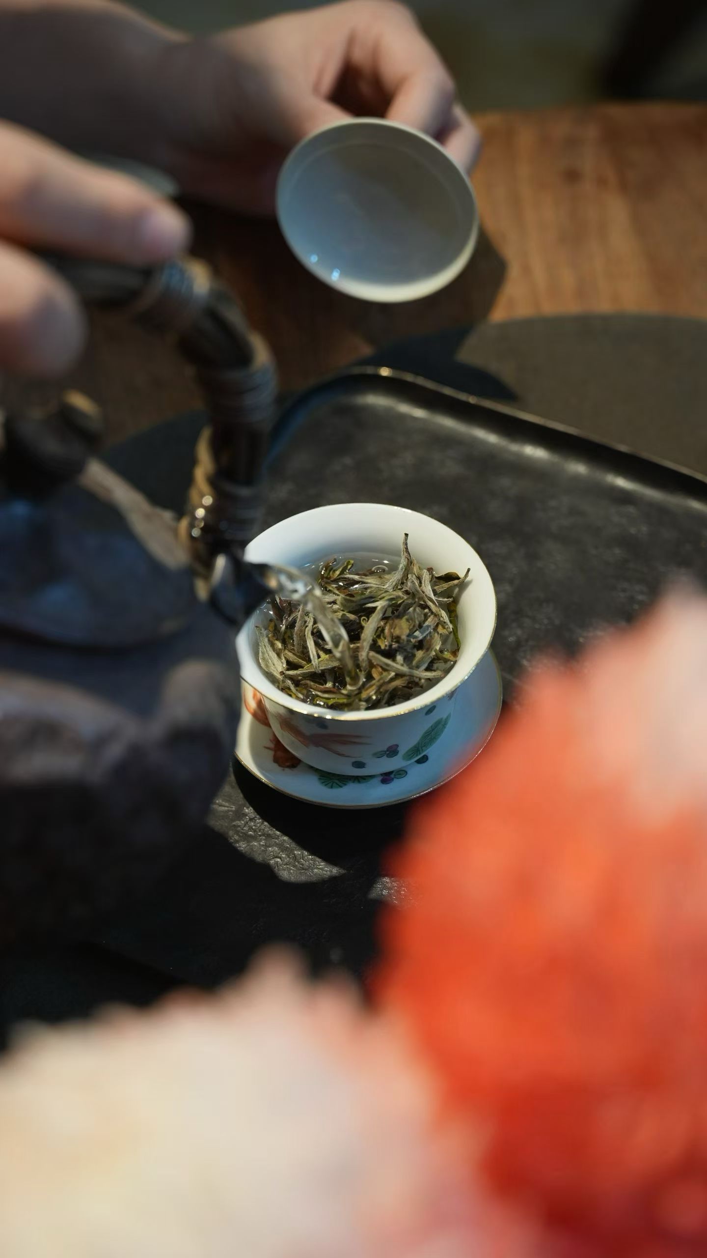 品茶赏器交友[超话]  所谓闲适，不过是在茶烟散尽处，与自己久别重逢。 ​​​