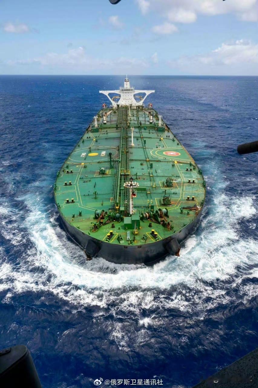 【五角大楼：美国在国际水域扣押受制裁的油轮 "Bertha"】

五角大楼又出手