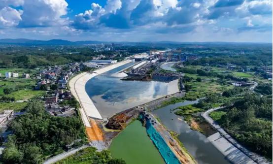 平陆运河通水，广西握住了大西南的出海口。9月16日起，川渝云贵的货绕开他国、直奔