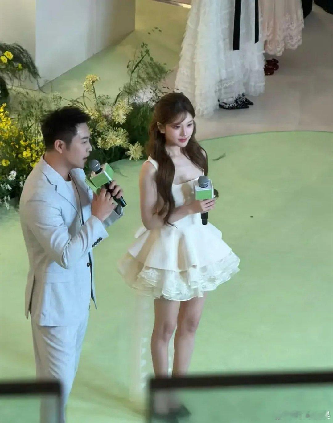 朋友拍的赵露思生图 