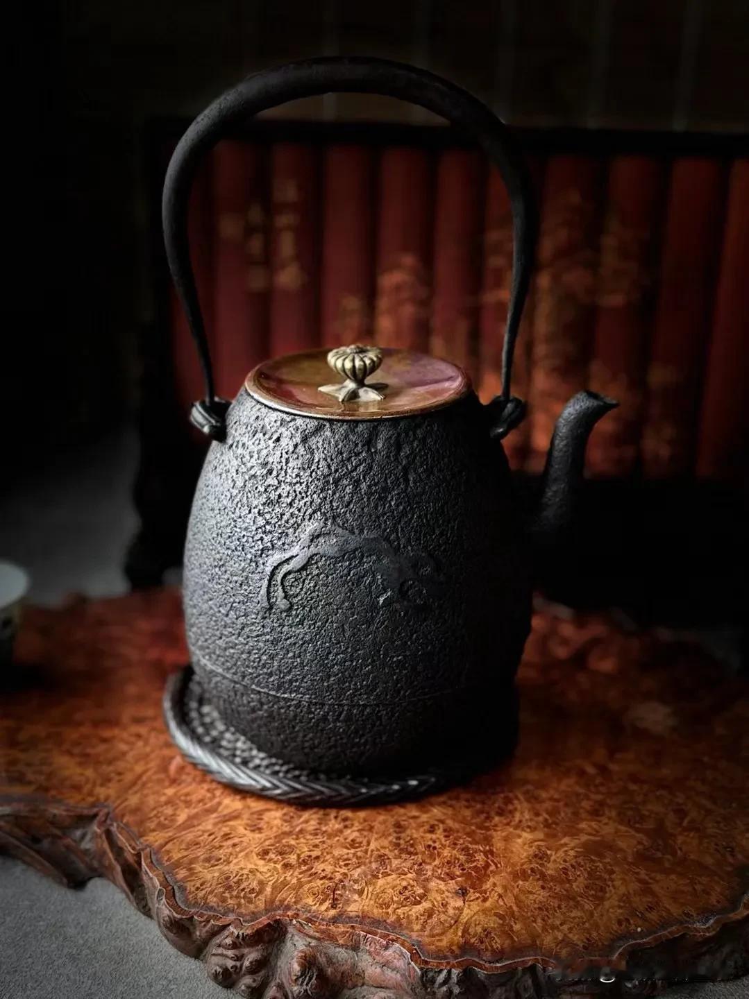 金寿堂的经营时期长久，产量众多，它以稳定的品质而出名。金寿堂系统偏向高雅素洁，江