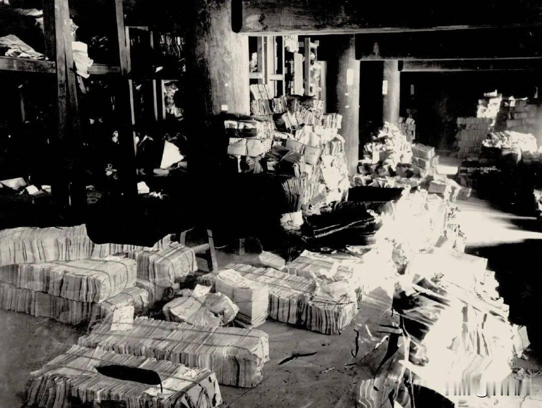 1921年，北洋政府将15万斤、装了8000个麻袋的明清两朝档案，当成废纸作价4