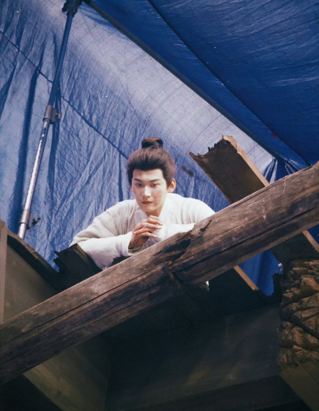 杀青快乐，可以浅浅的休息一下了，这几个月辛苦了周柯宇 