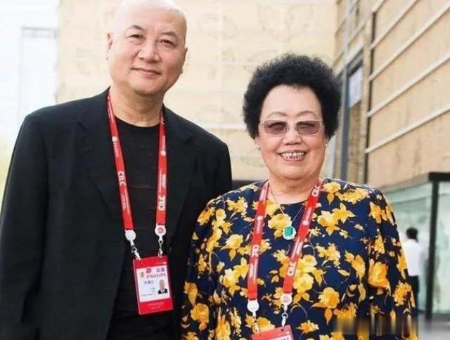有一次，郭德纲去迟重瑞家做客，可到了吃饭时间，饭菜都摆放整齐了，却没人敢动筷子，