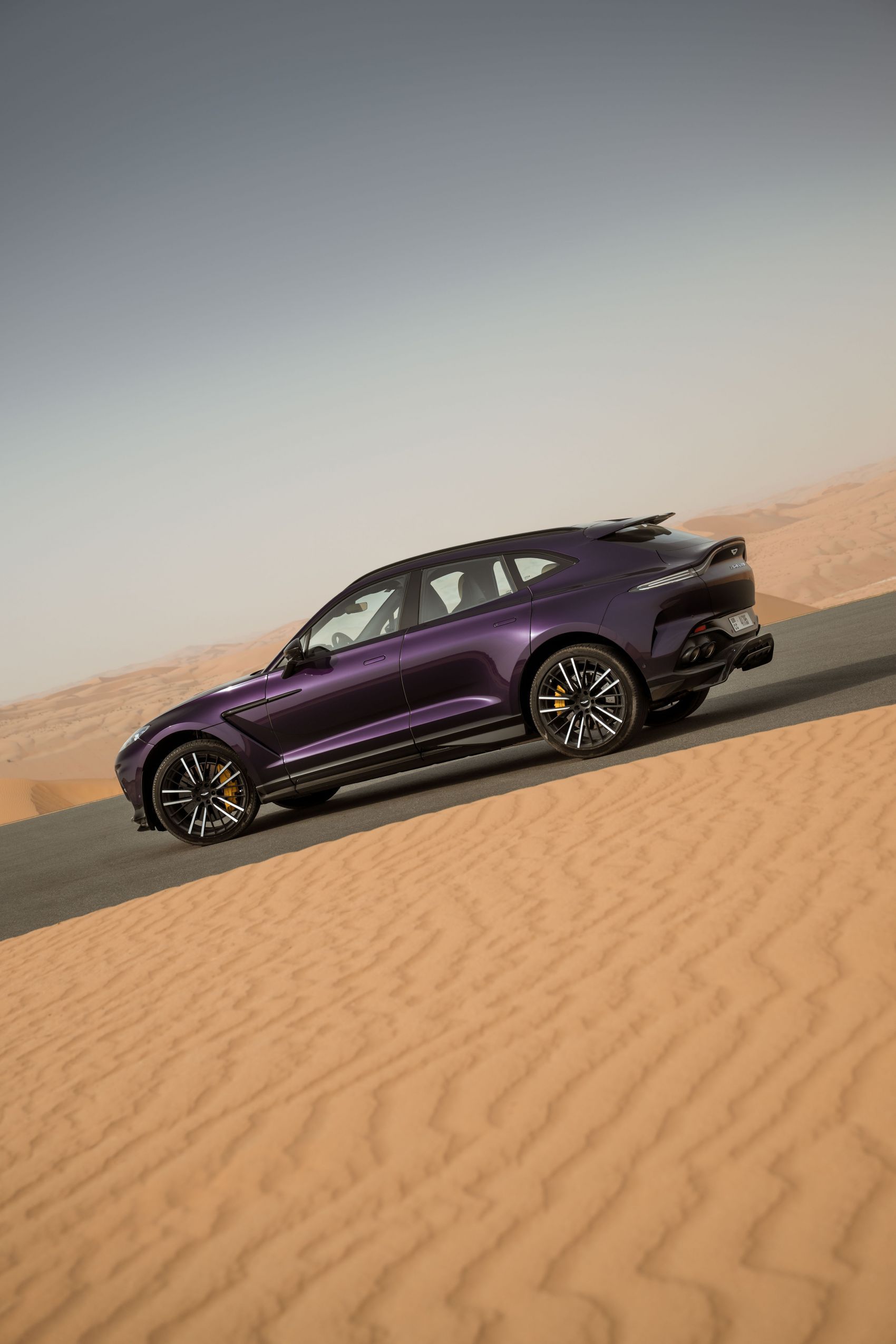 阿斯顿马丁DBX707 