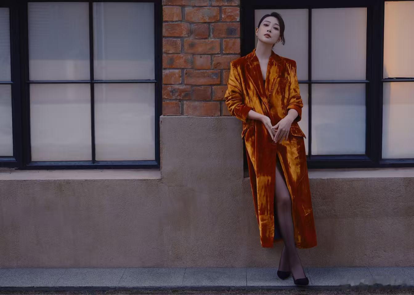 殷桃裙摆给林依晨当坐垫花儿与少年 谁能想到看似利落干练的殷桃，私下这么会照顾身边