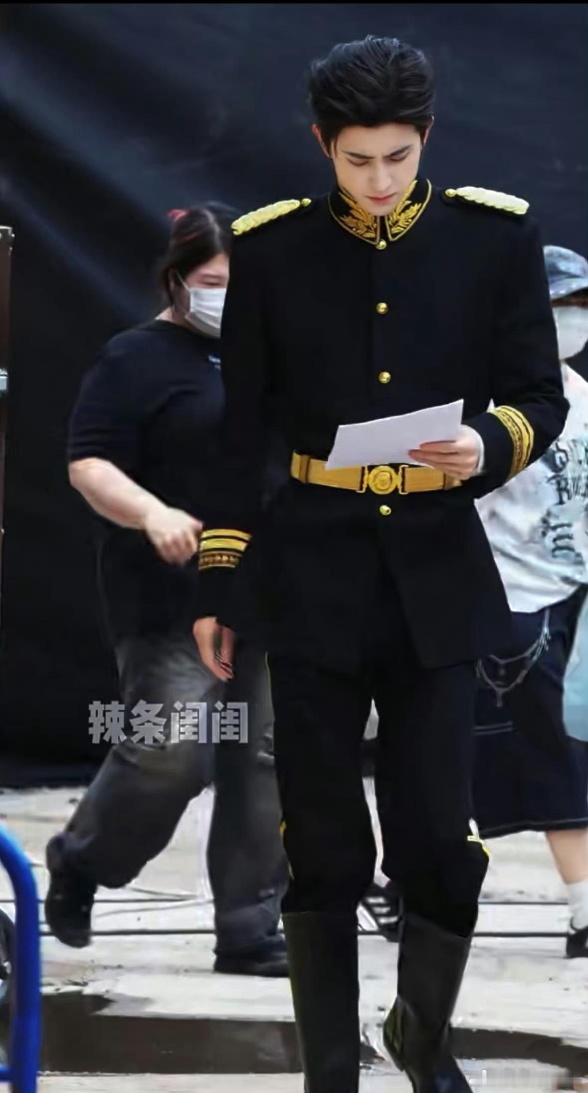 敖瑞鹏民国本  谁给熬瑞鹏递个狂拽酷炫的民国军阀男主本 