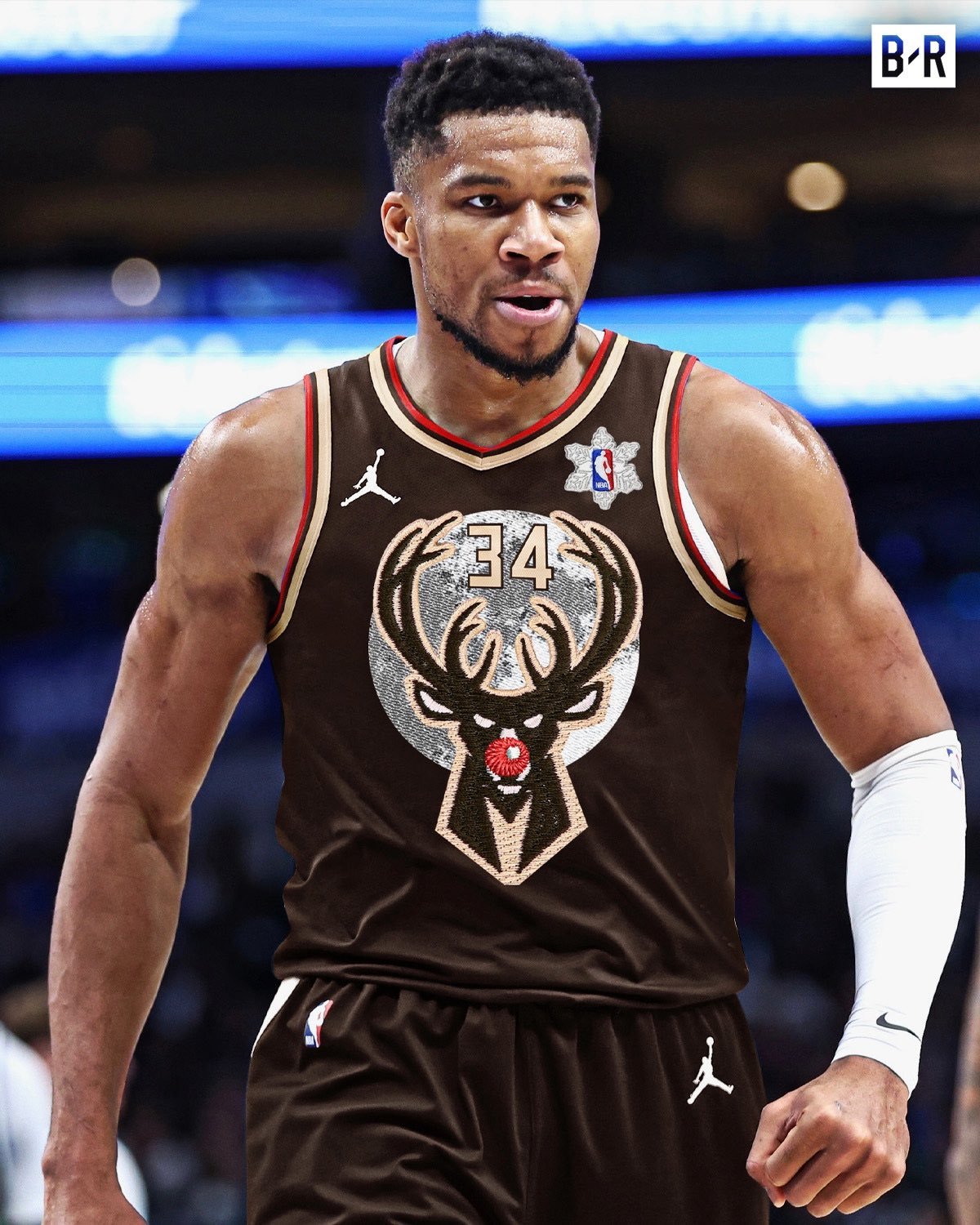 这些圣诞大战球衣还挺好看，期待一下吧。NBA