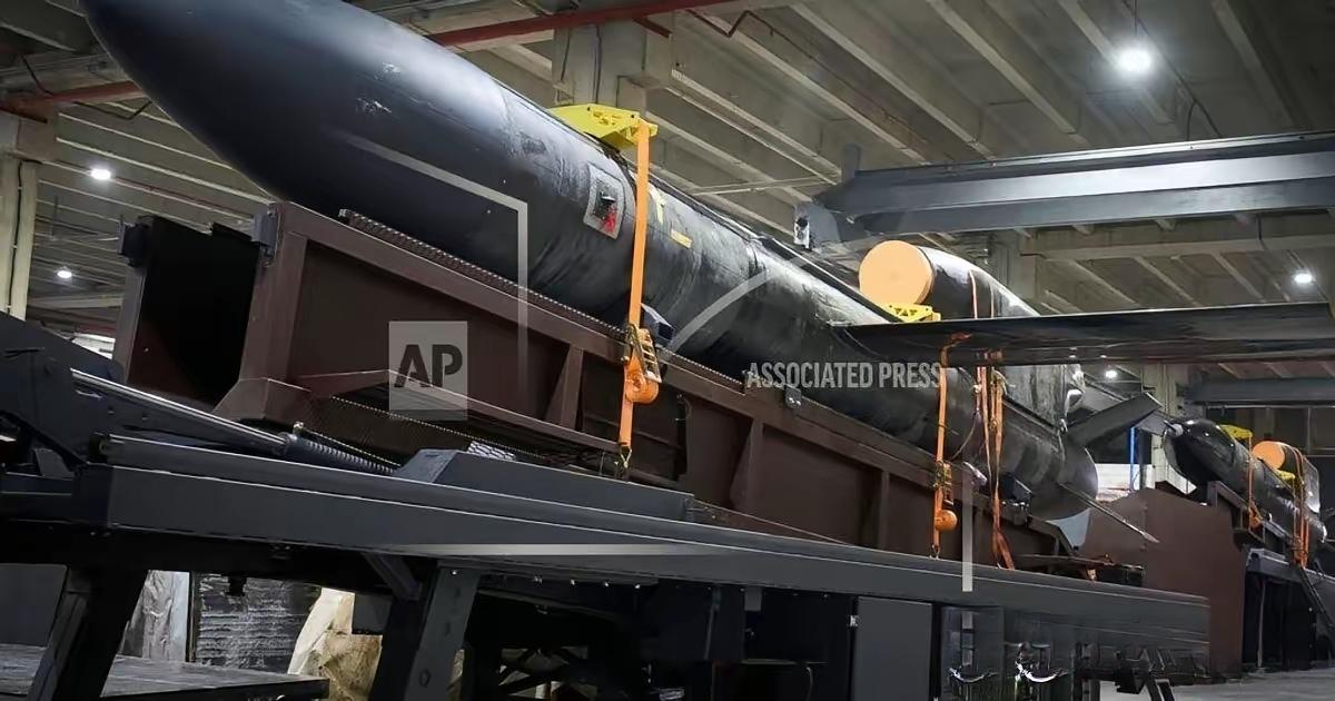 乌军深夜使用多枚“火烈鸟”巡航导弹对俄一家生产“亚尔斯”洲际弹道导弹、“布拉瓦”