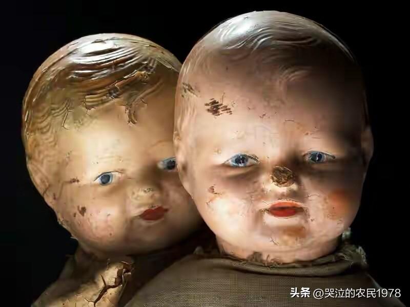 平易近人，都是文人用来美化人的。当人得权，得势后，都是坐专机，坐专车，出行有人开