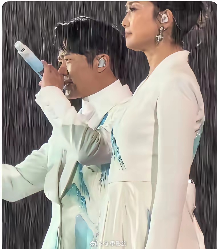 凤凰传奇越来越不对劲了！明明都出道21年了，为什么还这么多人喜欢他们啊？昨天凤凰