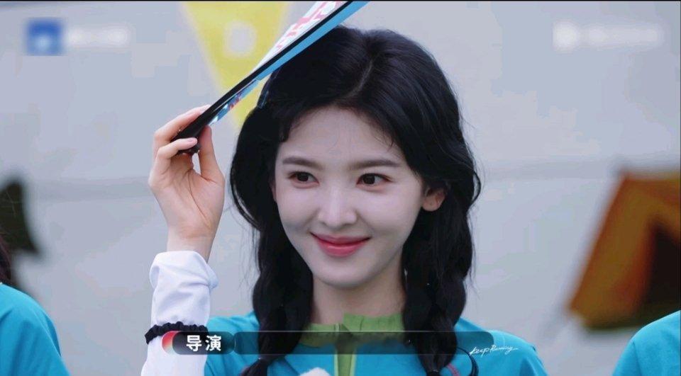 一盒眼影盘够用吗？没提任何人，章若楠很美！ 