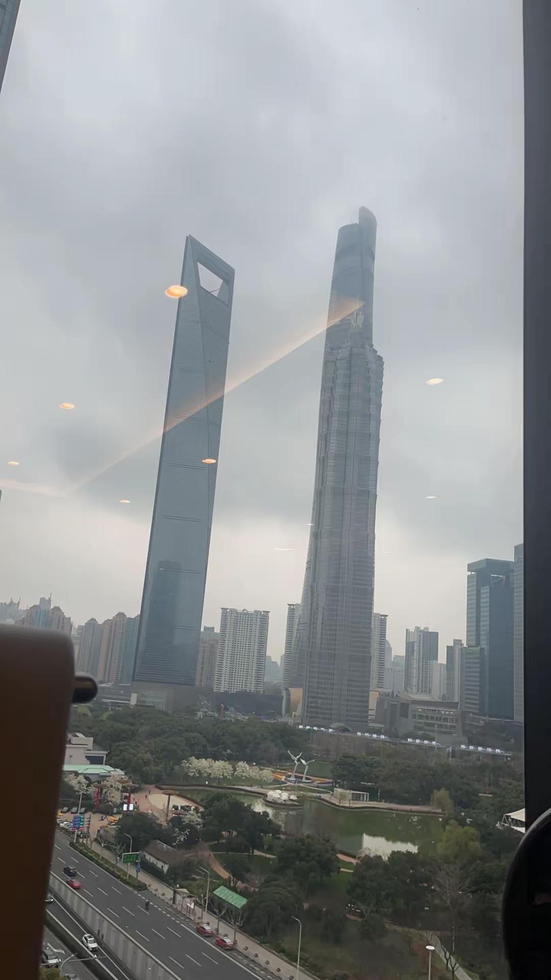 琅河财经】迪拜，不是世界金融中心。世界金融中心目前还是三个：纽约、伦敦和香港。一