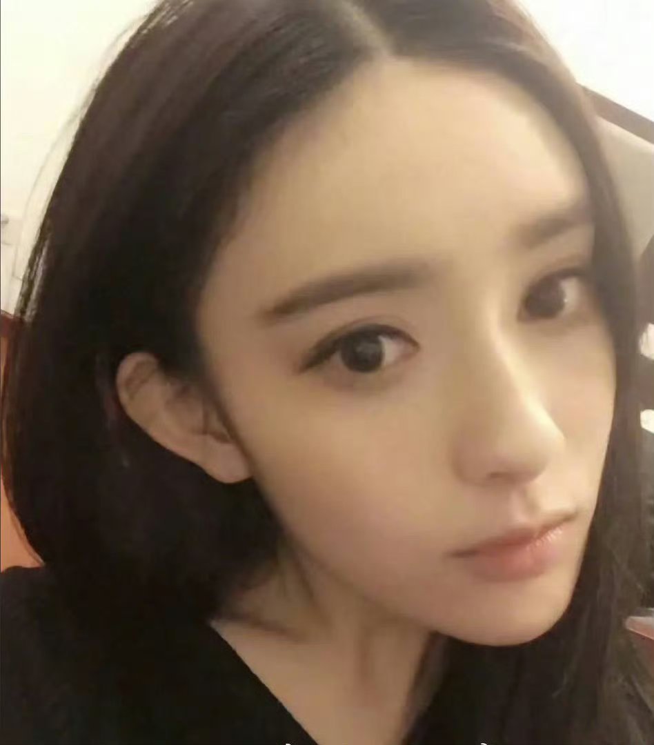 孟子义早期的照片完全白富美，非常漂亮 