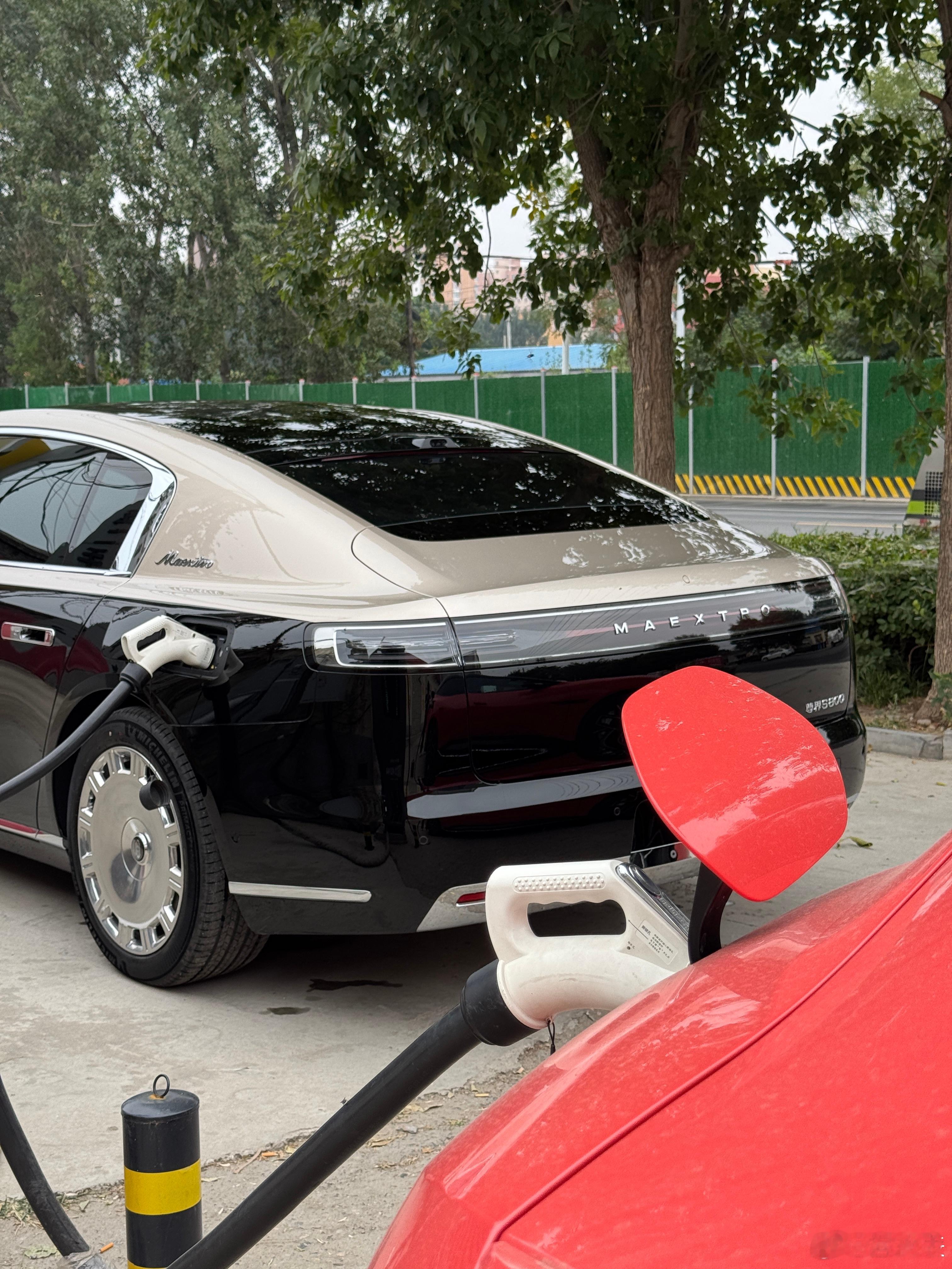 尊界S800车主问我为什么充电没我快[doge]尊界s800阿维塔06新能源汽车