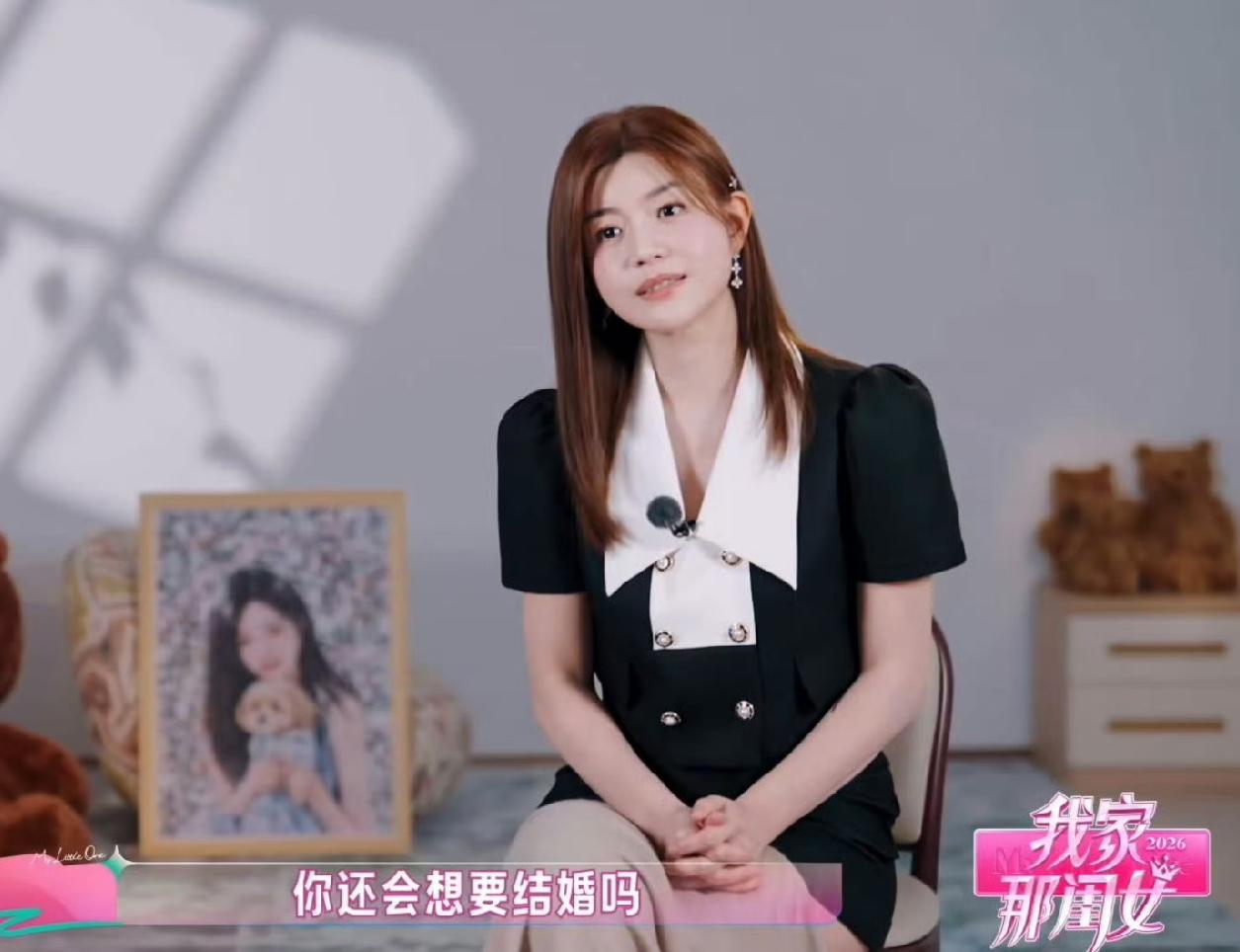 8月30日，许久没有消息的陈妍希被问：你还会想要结婚吗？

陈妍希愣了一下，无奈