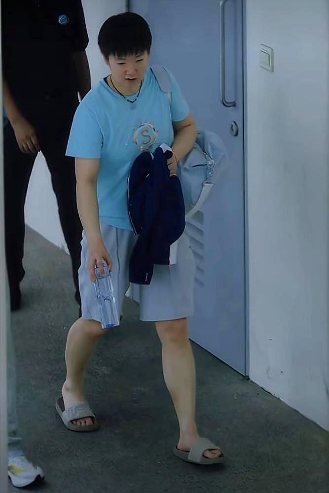 左脚韧带撕裂？错！她肘子里埋着碎骨，133天没碰球拍，复出首战轰20记ACE直接