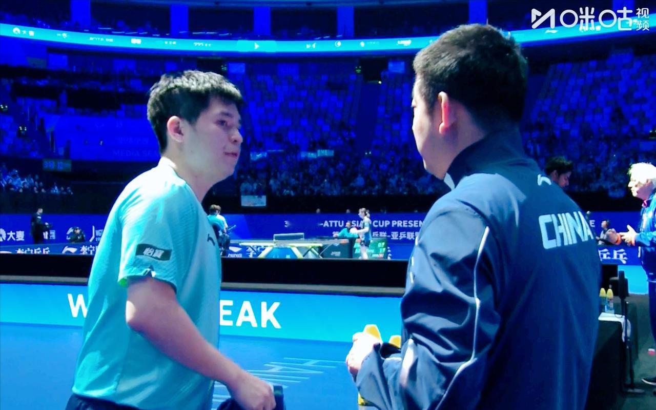 林诗栋教练是王建军了吗？

海口亚洲杯，
我看王建军给林诗栋做现场指导。

而一