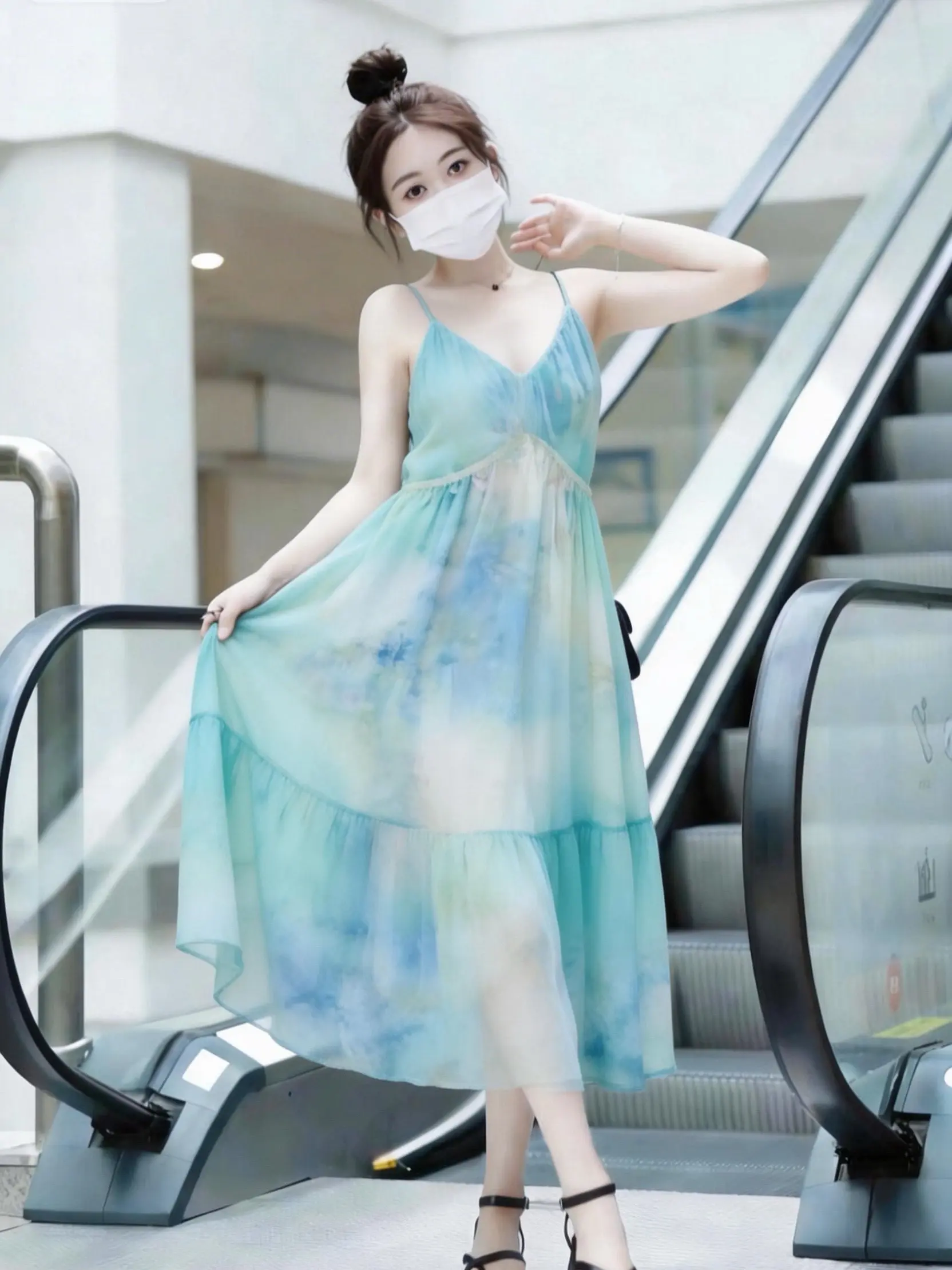 绿野仙踪本踪！蓝绿渐变裙，拍照巨出片📸。夏天就该穿这种清清爽爽的裙子...