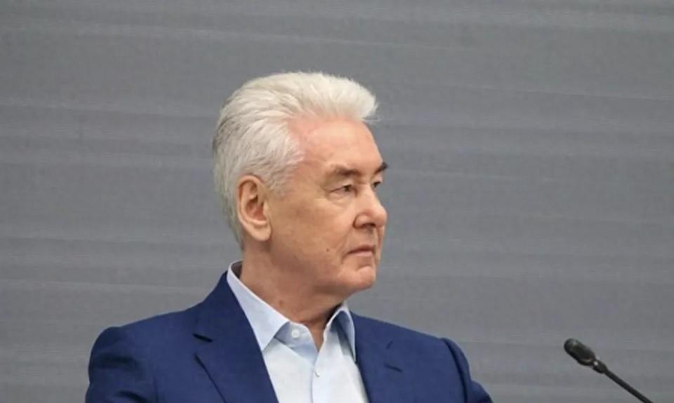 连续四天，莫斯科夜空被 200 多架自杀式无人机撕碎，这座号称防空严密的首都，竟