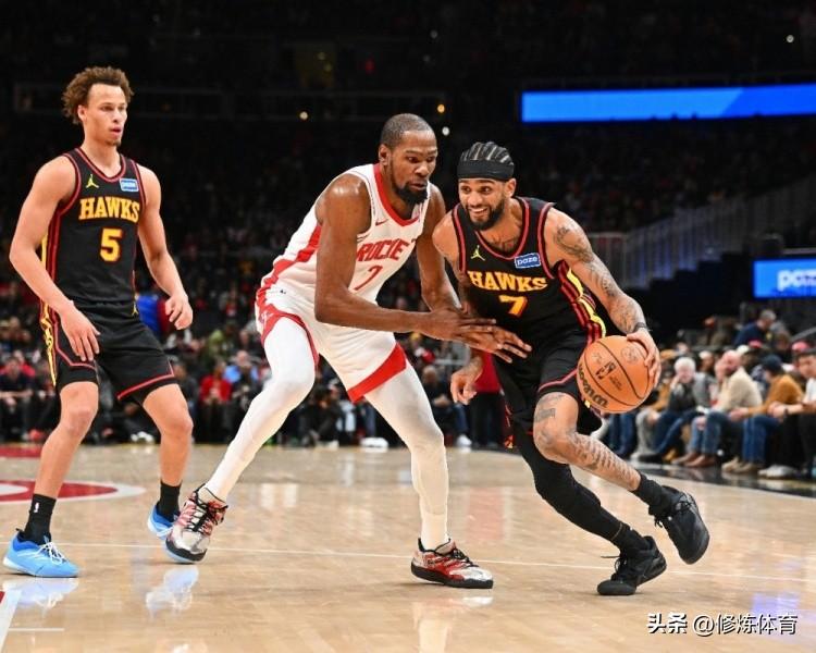 火箭和老鹰队主力球员得分对比，火箭还吃亏不少！

1、杜兰特25.7分，杰伦-约