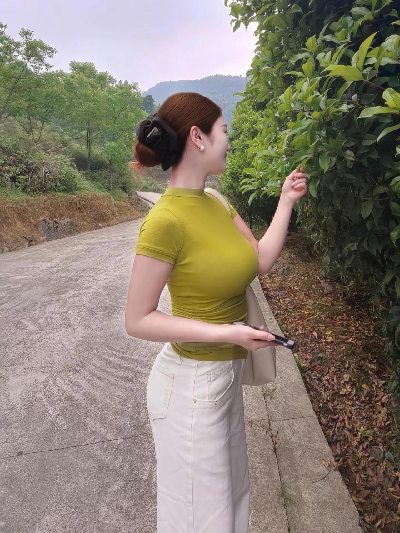 日记

今天早上吃饭，突然心血来潮逗老公：“像你这么又帅又能干的男人，咋不在外面