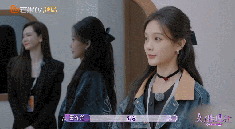 #李一桐一个wave就过来了# 李一桐的职场哲学，用微笑和行动赢得尊重。一个wa