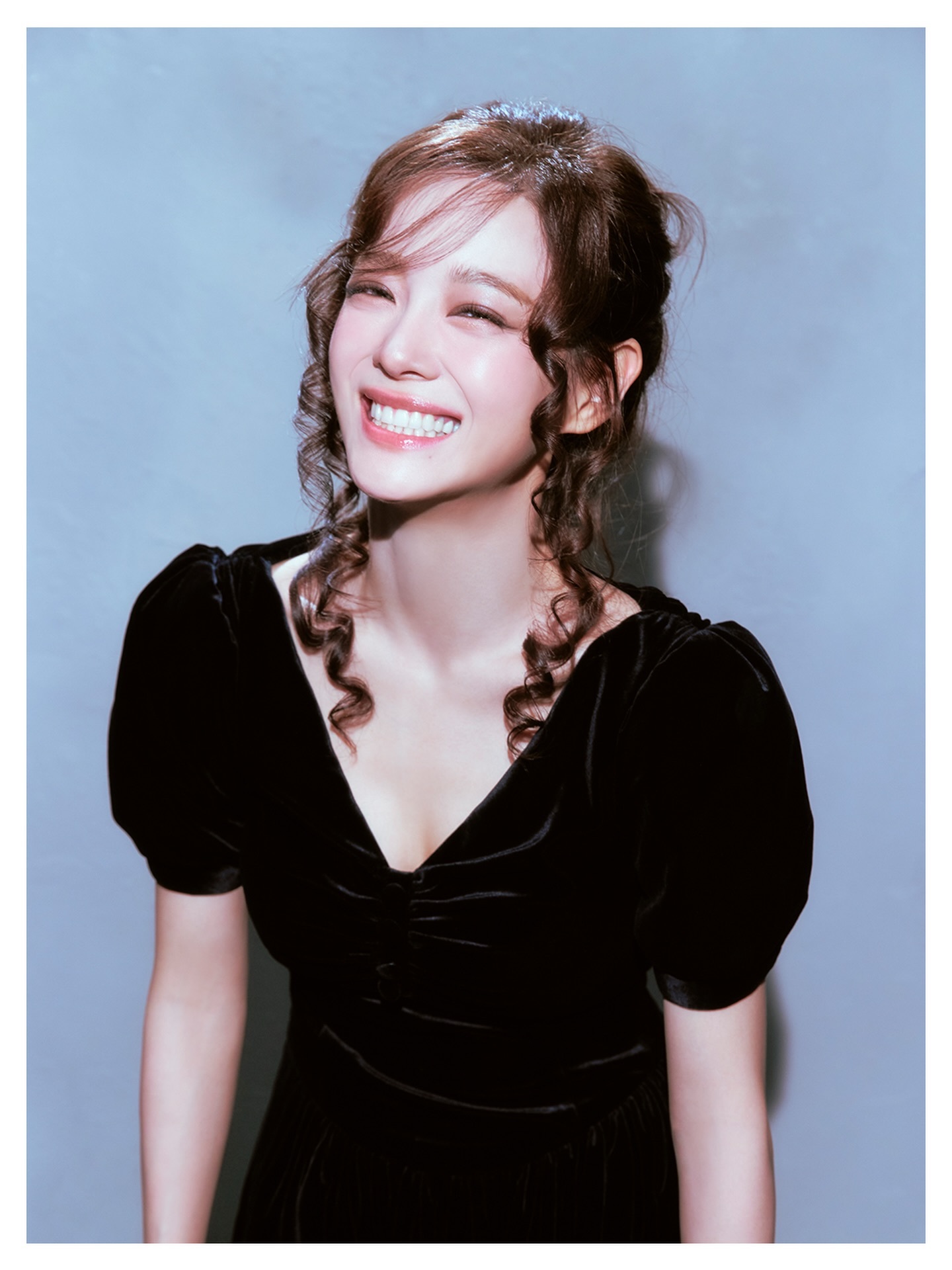 爱豆金世正，这个妆造挺美，笑起来真好看 