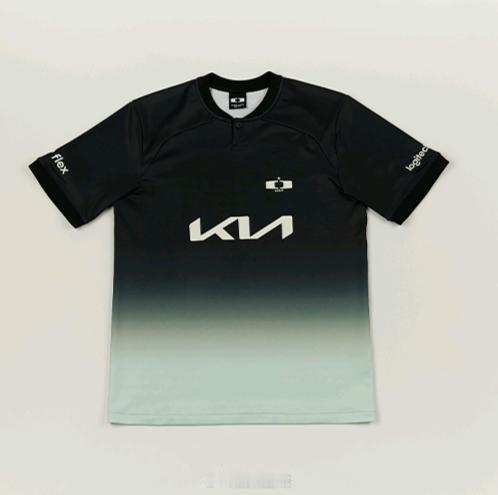 DK新赛季队服，渐变色~大家觉得怎么样？[繁花鱼生]

#2024LCK##英雄