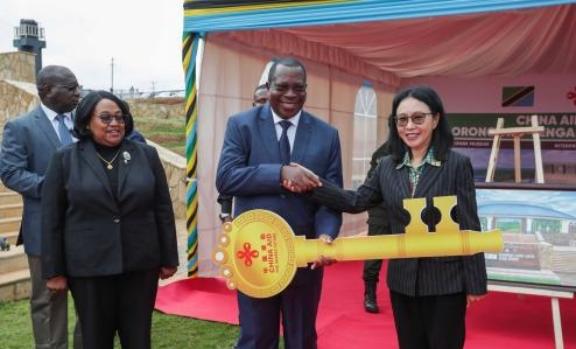 [太阳]坦桑尼亚之前为了向英国和日本示好，突然就取消了和中国合作的100亿美元巴