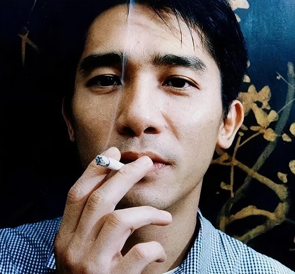 女演员，刘嘉玲，谈到丈夫梁朝伟说，他喜欢独居，有时候几个月去日本，住在那里，一个