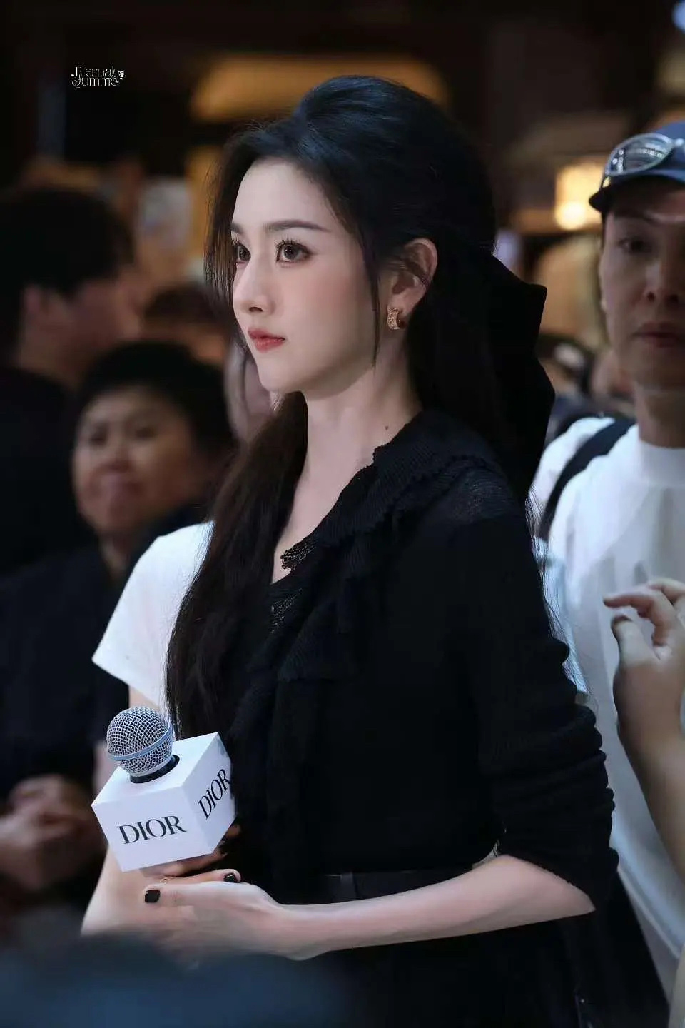 宋祖儿的腿好漂亮好瘦好美，浓颜的冲击力[爱慕][爱慕] ​​​