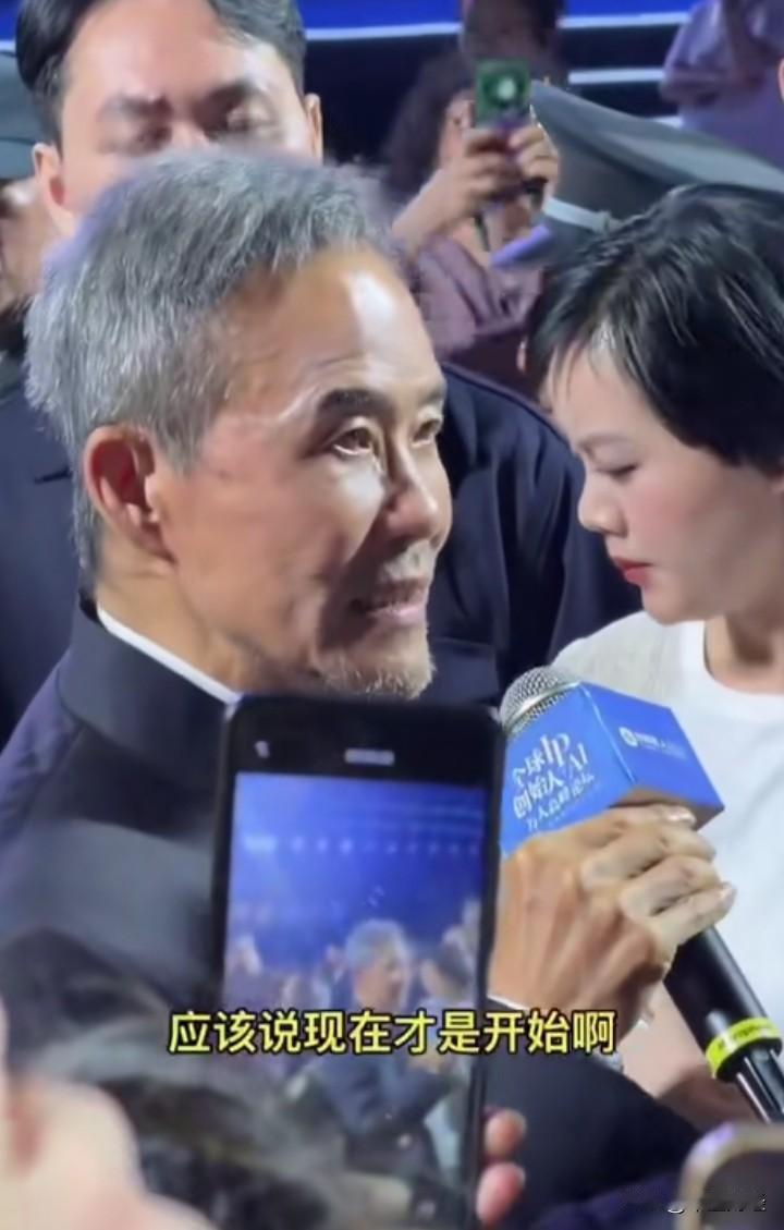 万科这家企业，今年陷入亏损境地，而且亏损规模动辄就是上百亿。其股价又套牢了多少机