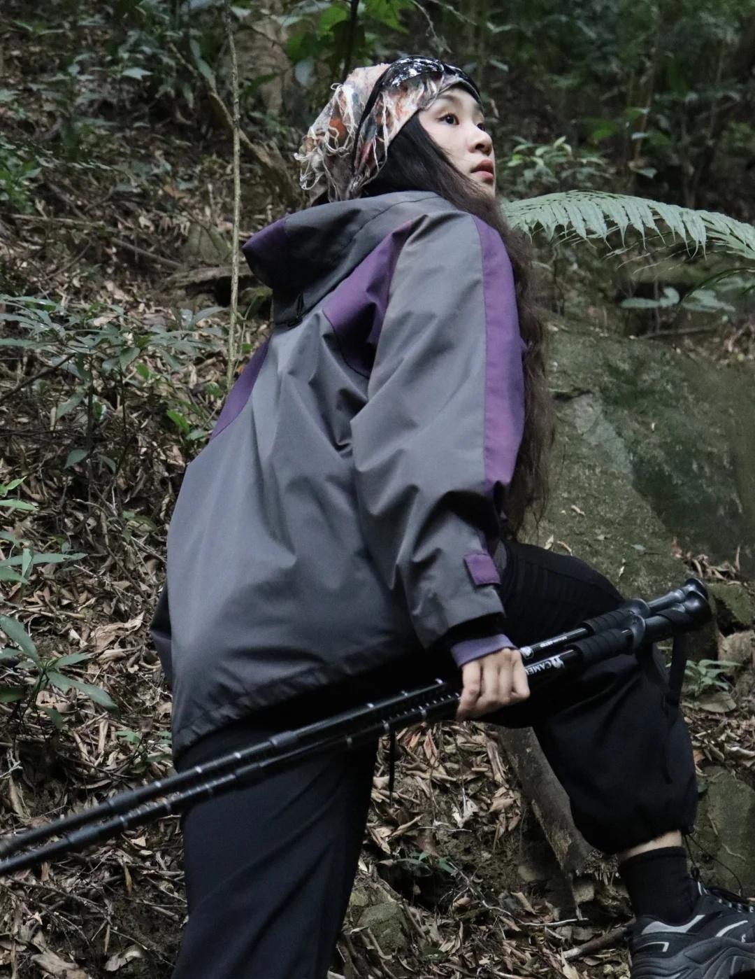 轻徒步｜每周一山的徒步实用建议
比起城市的干净单一
我更爱大自然里的树叶和泥土