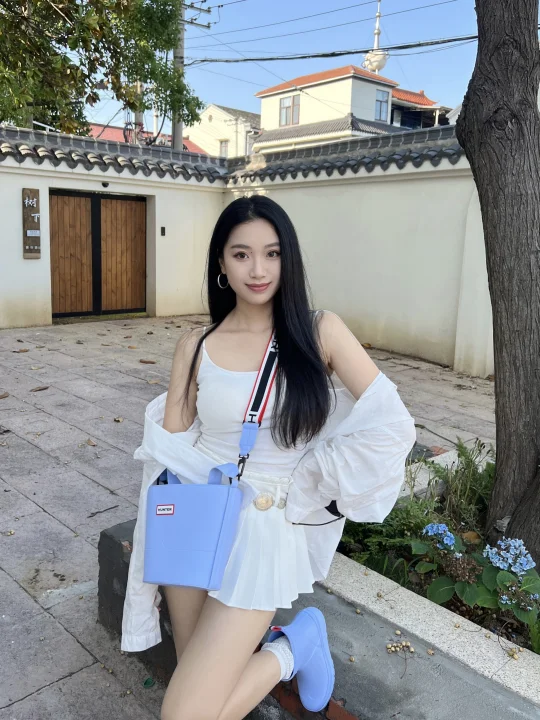 今天休闲风一下，蓝白配色好清新💙🤍