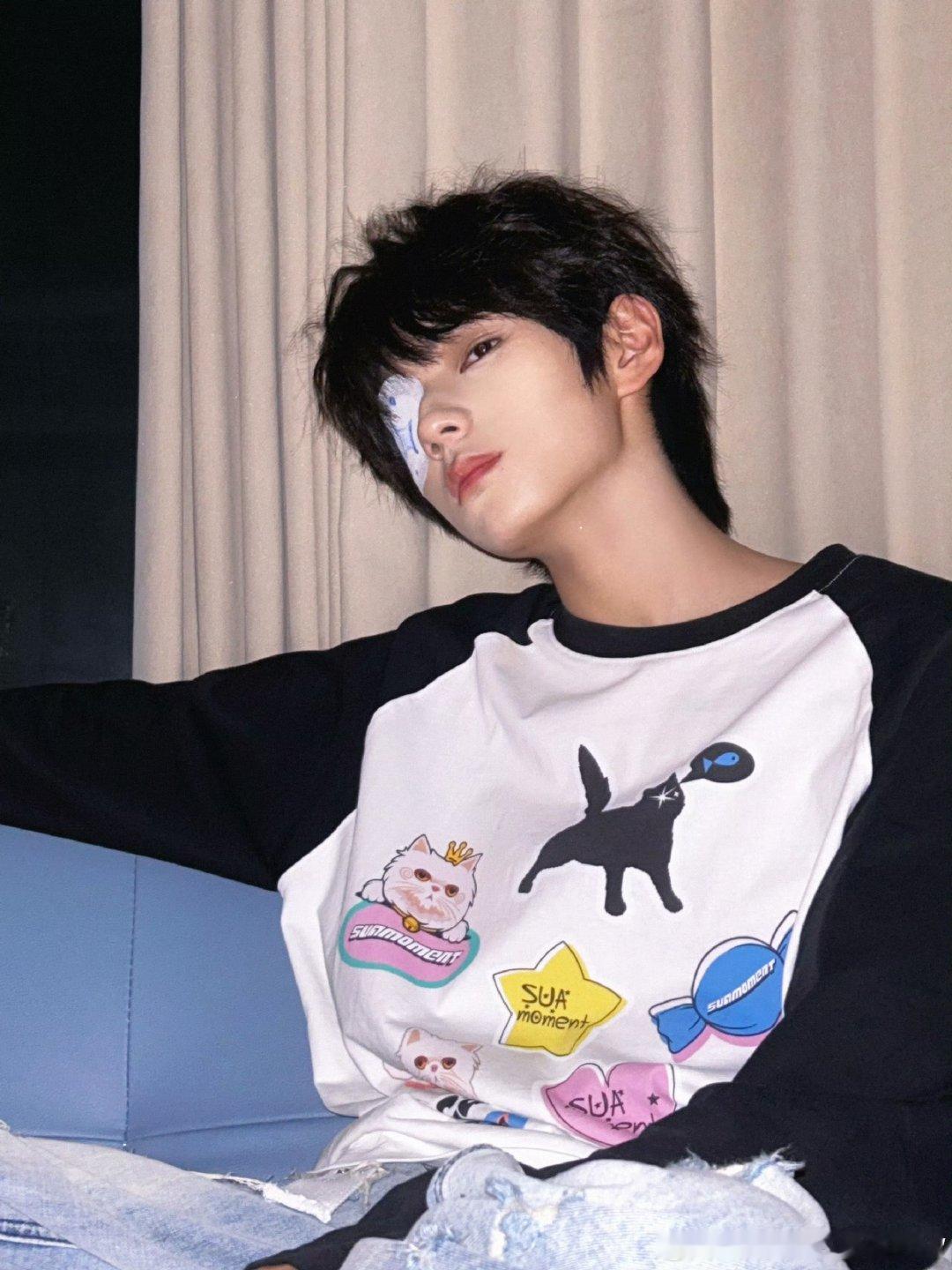 王橹杰眼罩自拍王橹杰眼罩随拍眼罩加持王橹杰自拍氛围感拉满眉眼杀直击心底太绝了 ​