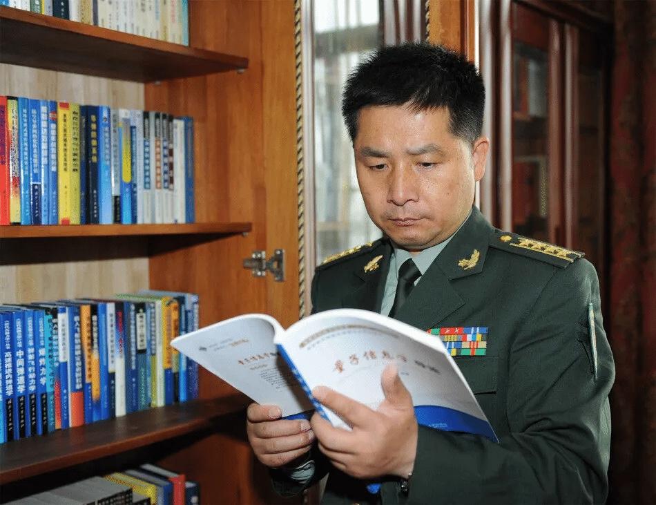 大国安全的底气，藏在一位隐于戈壁的科研者身上。这位让美方忌惮、被国家倚重的反导专