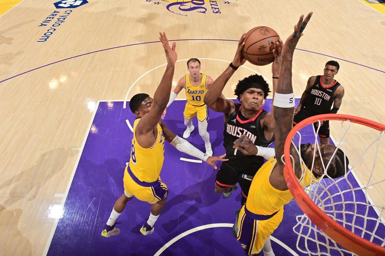 今天看完弟弟奥萨尔的比赛，我又想到了哥哥阿门。
两兄弟不愧是双胞胎啊，无论是长相