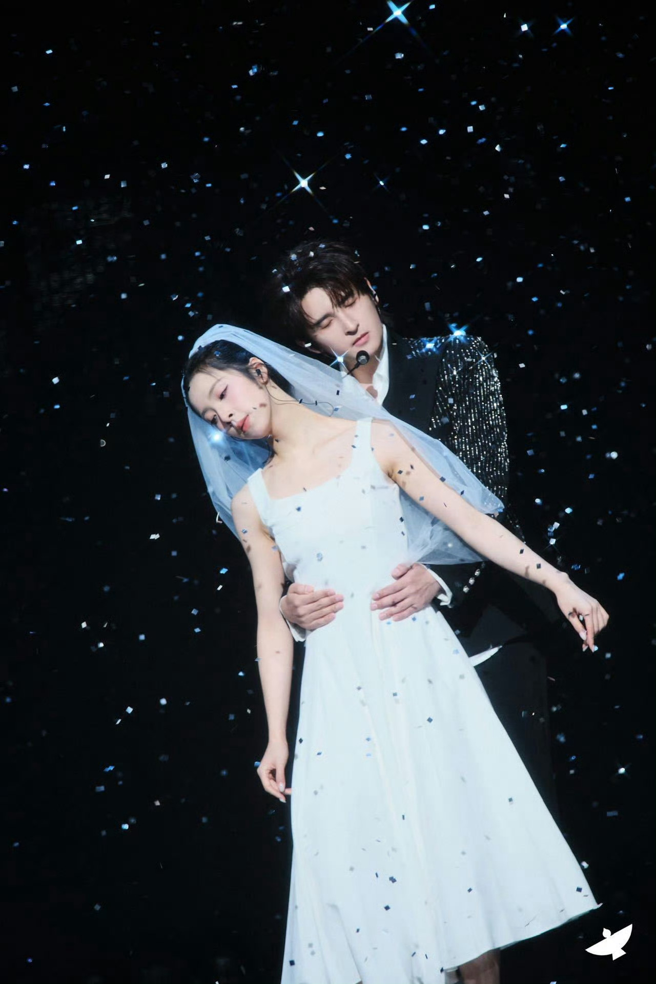 张远演唱会版嘉宾be感好重 一曲《嘉宾》唱哭全场，张远演唱会版情感浓度拉满，温柔