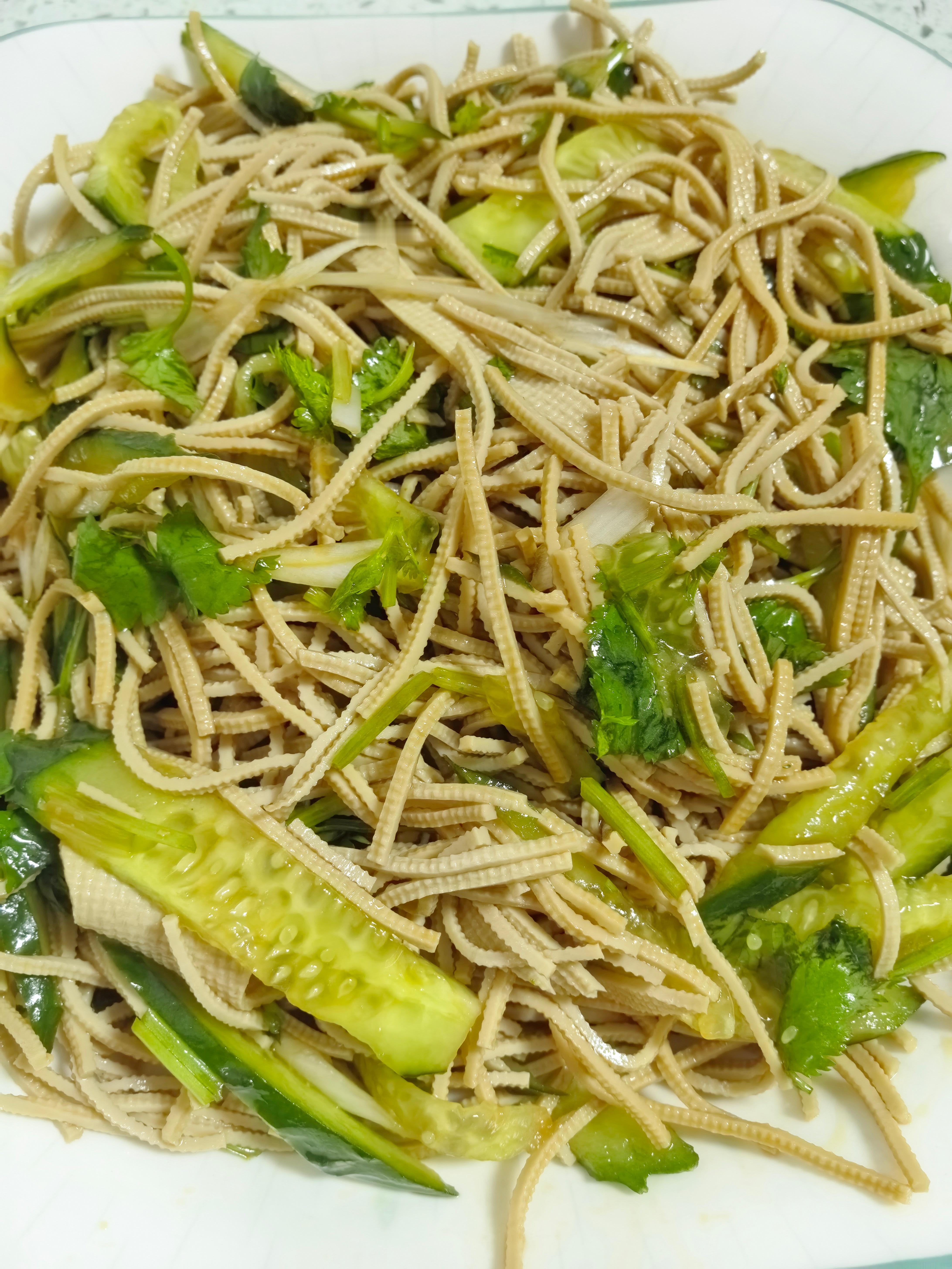 今天一日三餐晚餐终于搞定了，每天都是这点吃，我是不参与了。这身肉真的很难甩走呀！