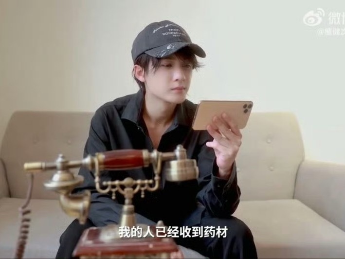 看起来只有12岁的样子[跪了] ​​​