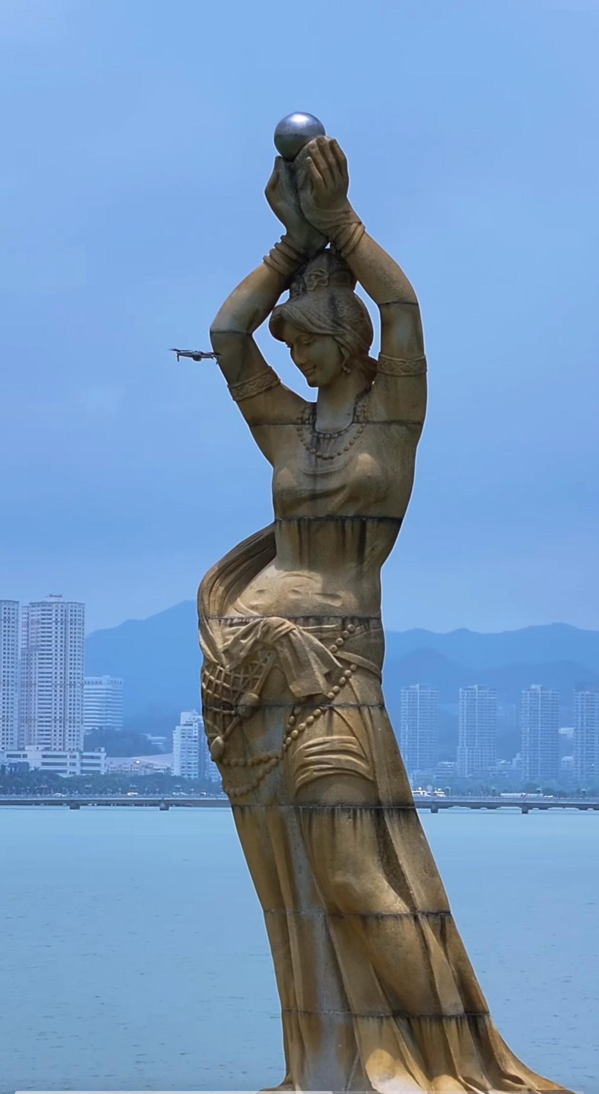 很多人不知道珠海市是经济特区，享受全国人大赋予的地方立法权。
珠海有着百岛之城的