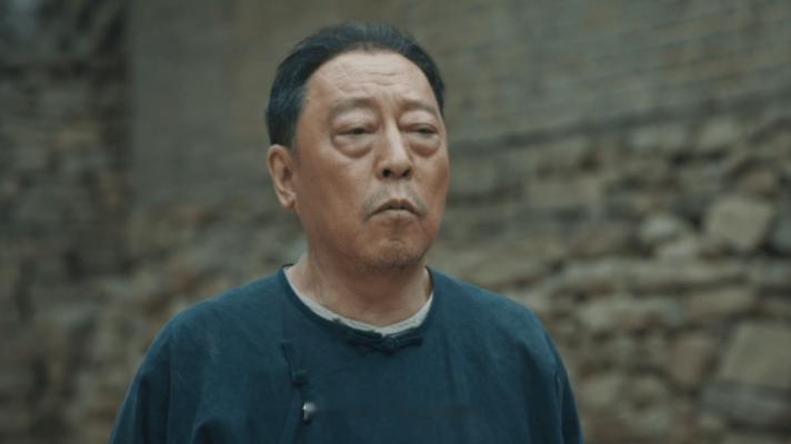 宁学祥爷们儿不要脸要地为了这个精明了不少，故意到绣绣家门口演戏，果然人在做坏事的