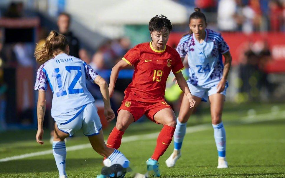 #女足精神激励了多少国人#中国女足是铿锵玫瑰永不言败，一次次展现出女足精神的力量