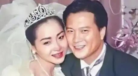 1984年，26岁的恬妞嫁给了印尼富商，成婚当晚，她才晓得丈夫早已有了另一位太太