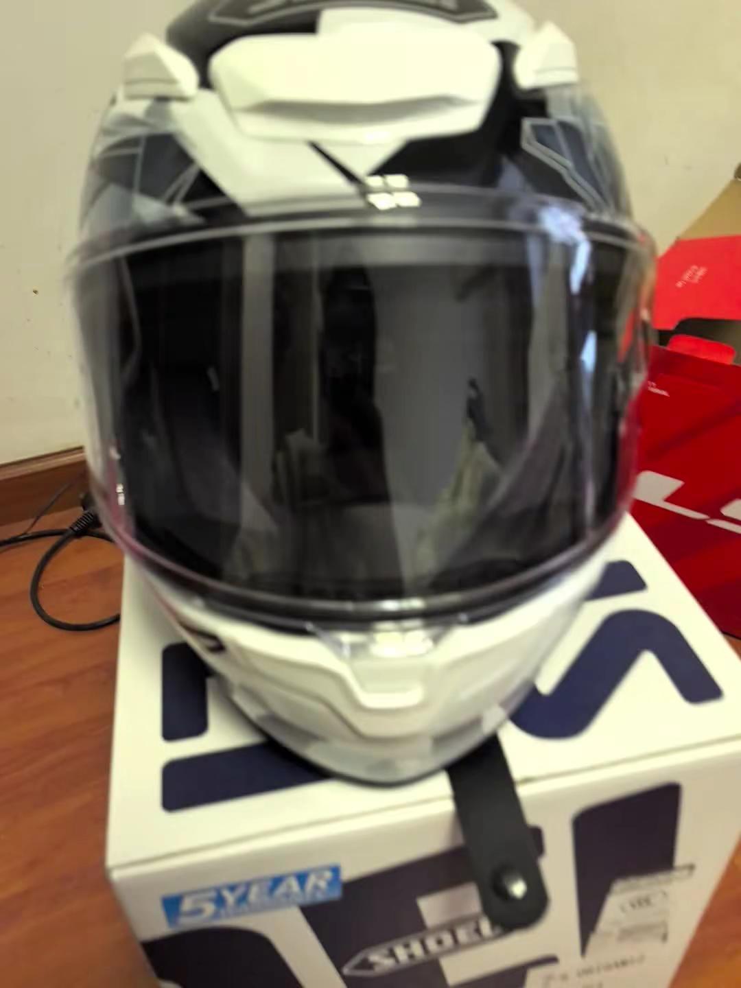 新头盔到了，出去溜车SHOEI