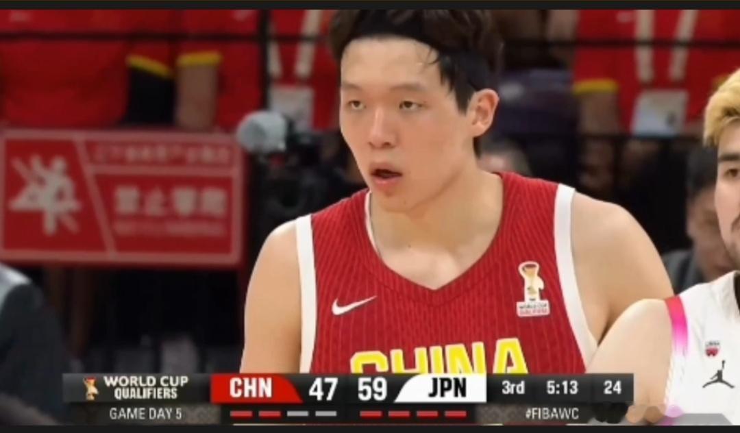 杨瀚森你头型发带整的挺好，请问你在场上起到什么作用？中国男篮中国男篮vs日本男篮
